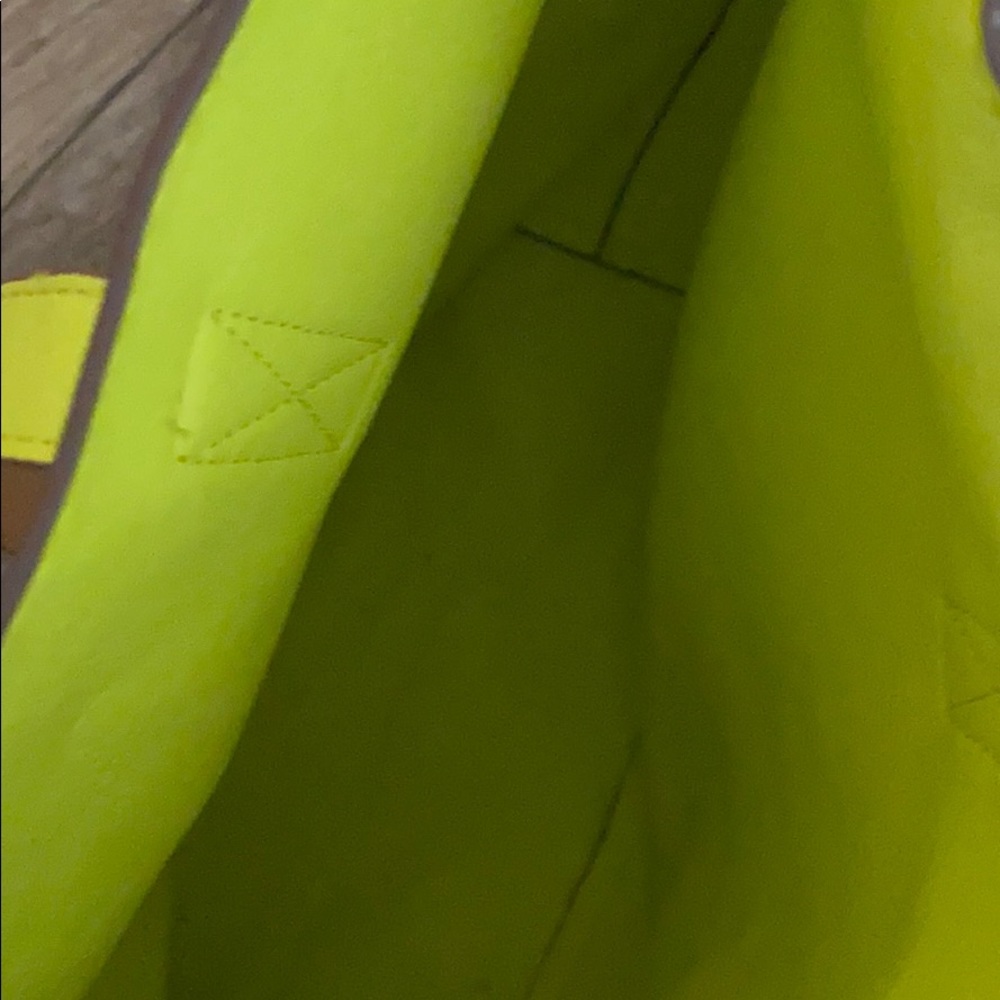 Gap Tote - Picture 2 of 2